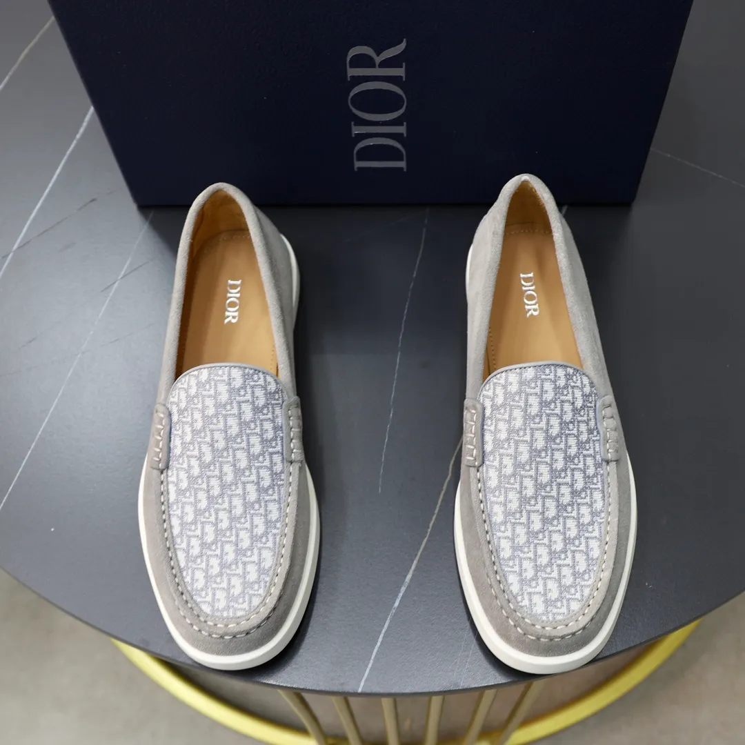 Ex-factory price: 540🙅‍♂️🙅‍♂️🙅‍♂️ Brand: Dior DIOR Standard code: Men's code 38/44 (45 can be customized) Grade: Same as the official website Material: Original cowhide stitching, cowhide lining, original TPU wear-resistant soft outsole Style categories: Leisure and sports version, footwear for driving, young fashion, European and American trends, British style Color: actual picture color